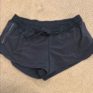 Lululemon hotty hot size 4